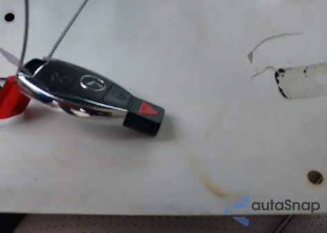 2017 Mercedes-Benz C 300 4Matic z USA, uszkodzony, nr VIN 55SWF4KB2HU207354